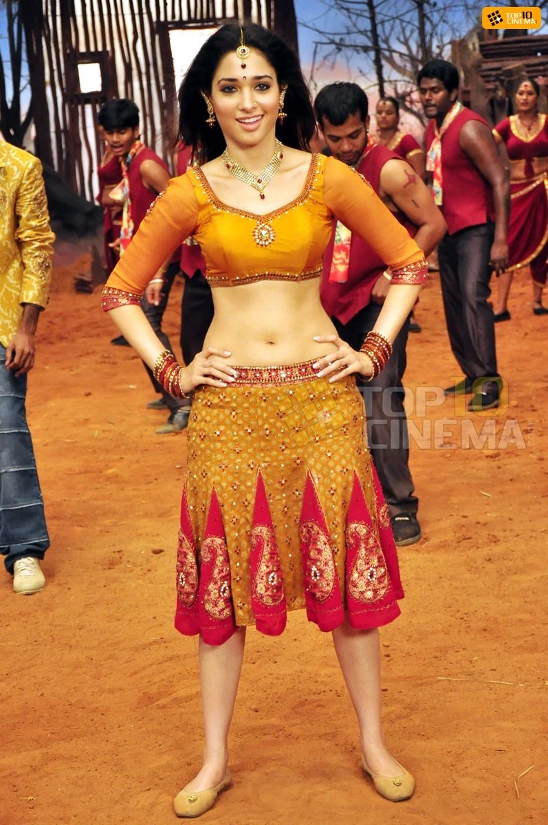 Tamanna Bhatia dancing in the song "Pudikale Pudikuthu" from the movie "Venghai"