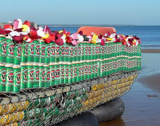 [Image: perahu_dari_kaleng-bir-6.jpg]