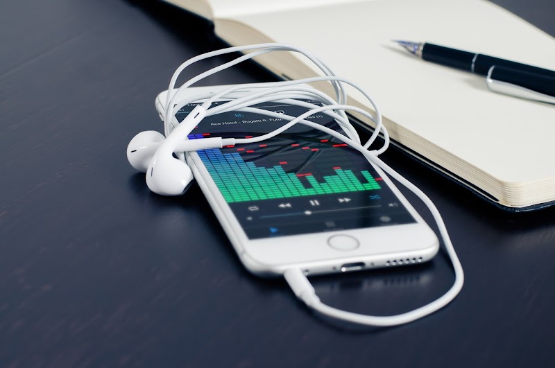 Studying listening to music can help you memorize information more easily - Responsive Blogger Template