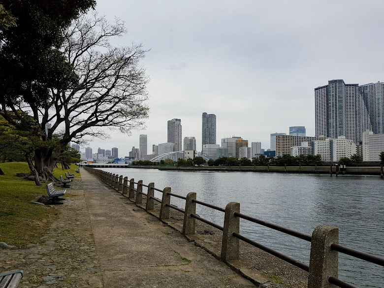 公園內靠近隅田川的河景