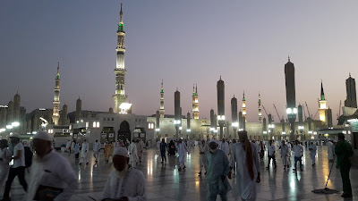 Suasana pasca sholat Subuh di Masjid nabawi Madinah Arab saudi