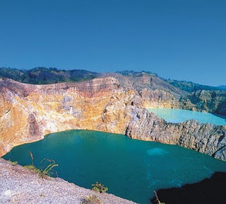 objek wisata danau kelimutu indonesia