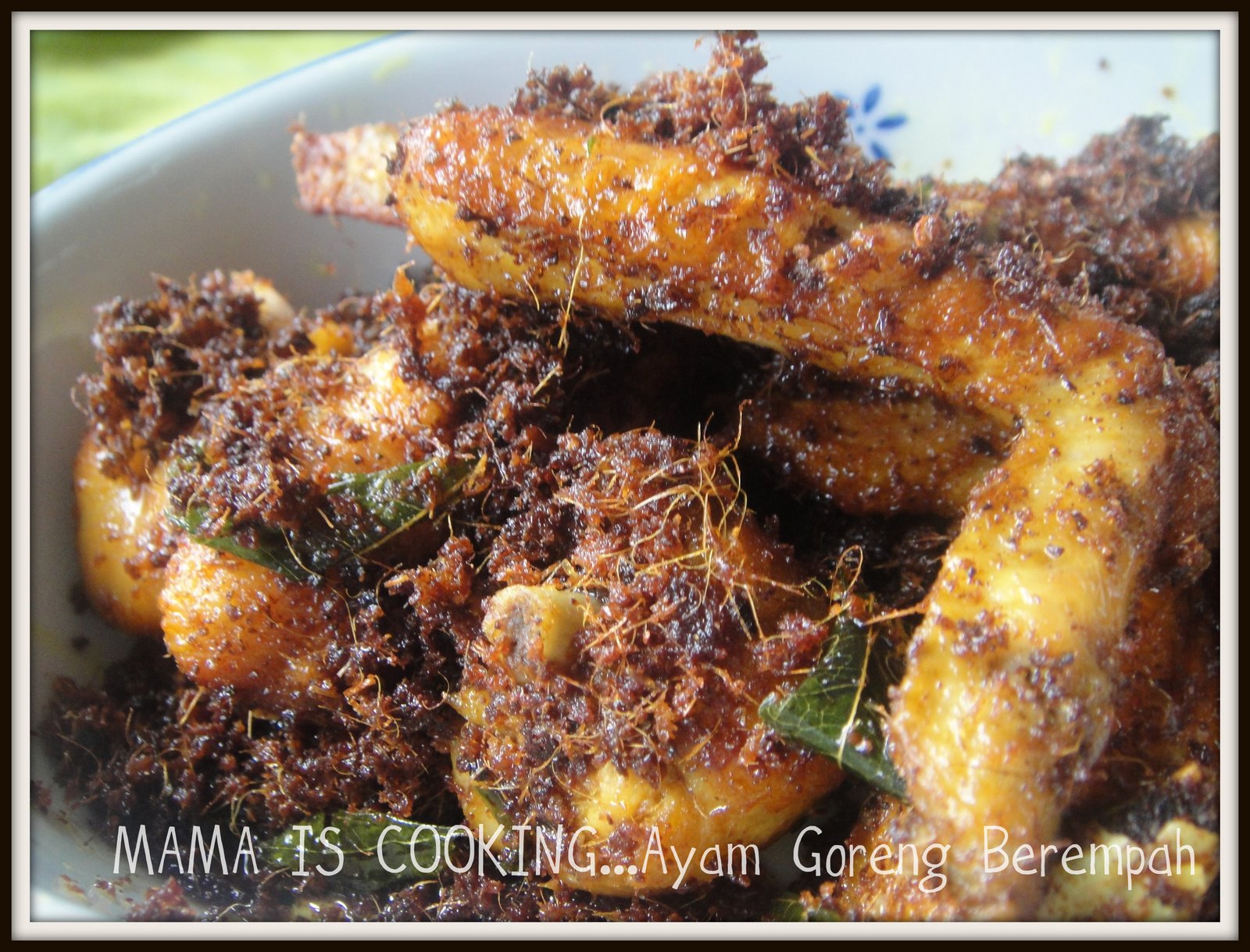 MAMA IS COOKING: AYAM GORENG BEREMPAH (Pak Engku)