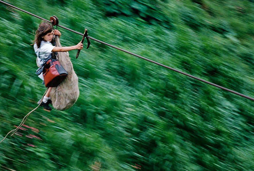 20 Of The Most Dangerous And Unusual Journeys To School In The World - Rio Negro River, Columbia