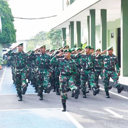 Korem 081/DSJ beserta Satdisjan Madiun melanjutkan dengan melakukan latihan defile Dalam Berita Madiun terkini