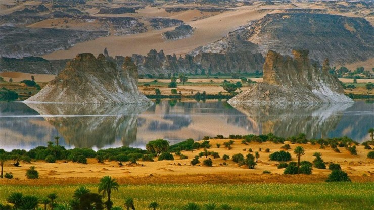 Lakes of Ounianga, Pemandangan Danau di Padang Pasir