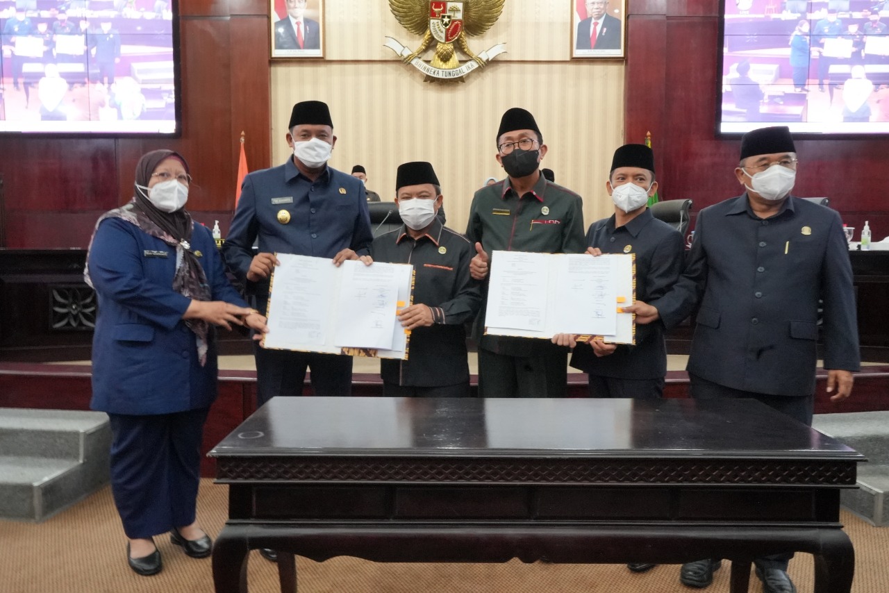 RAPAT PARIPURNA PENANDATANGANAN NOTA KESEPAKATAN ANTARA DPRD DAN PEMERINTAH KOTA BEKASI TENTANG PERUBAHAN KUA PPAS APBD TA 2022