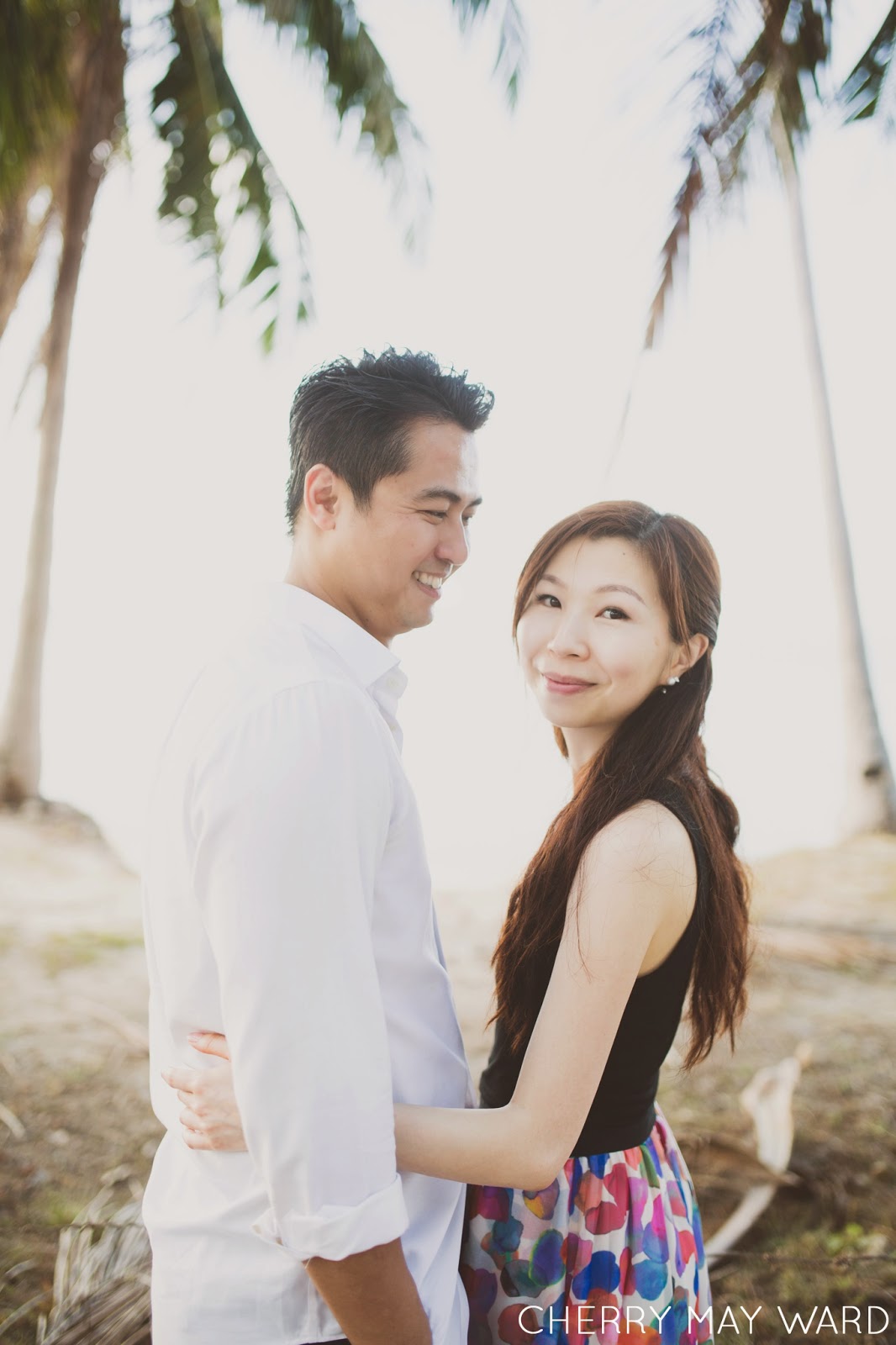 sunset photo session on Koh Samui, Ban Tai beach, palm trees and sunset, happy couple hugging, Thailand wedding photographer