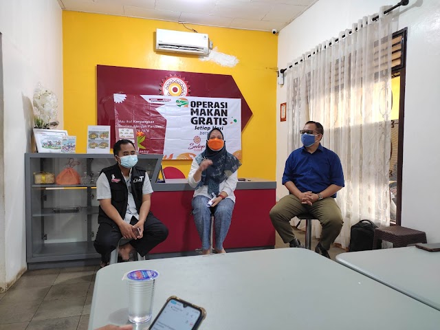 Operasi Makan Gratis (OMG) Setiap Hari Sedop Nasi Kuning dan Tumpeng Kolaborasi dengan ACT Bandar Lampung