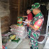 Babinsa Koramil 03 Sipora,Sertu Osten Sinaga melakukan pengecekan perkembangan harga sembako di salah satu warung di Desa Bukit Pamewa