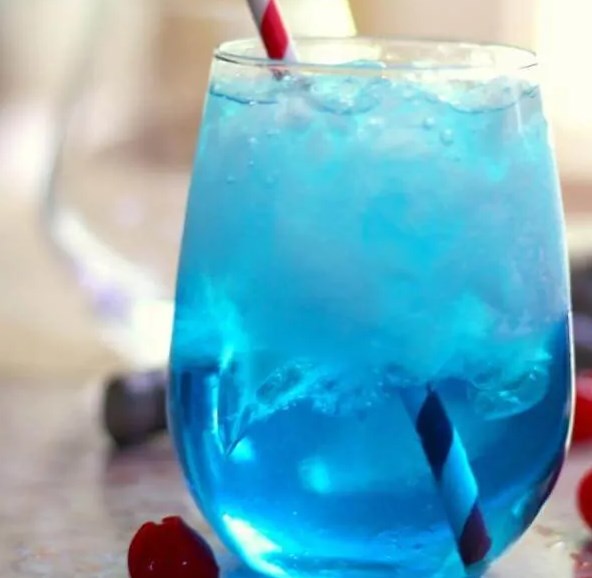 SEX IN THE DRIVEWAY: BRIGHT BLUE COCKTAIL #drink #party