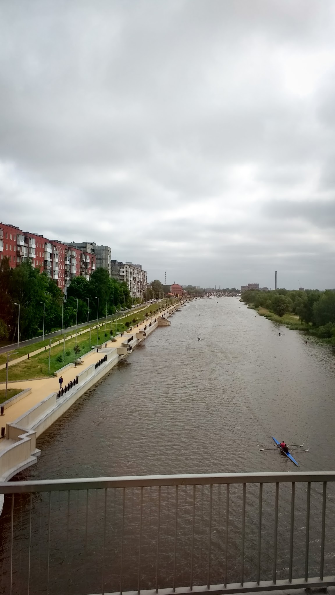 Cu caiacul pe Pregolya in Kaliningrad, Rusia