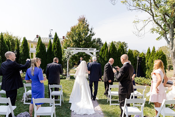 Antrim 1844 Fall Garden Wedding photographed by Heather Ryan Photography