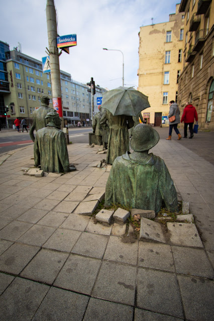 Pomnik Anonimowego Przechodnia-Monumento del passante anonimo-Breslavia