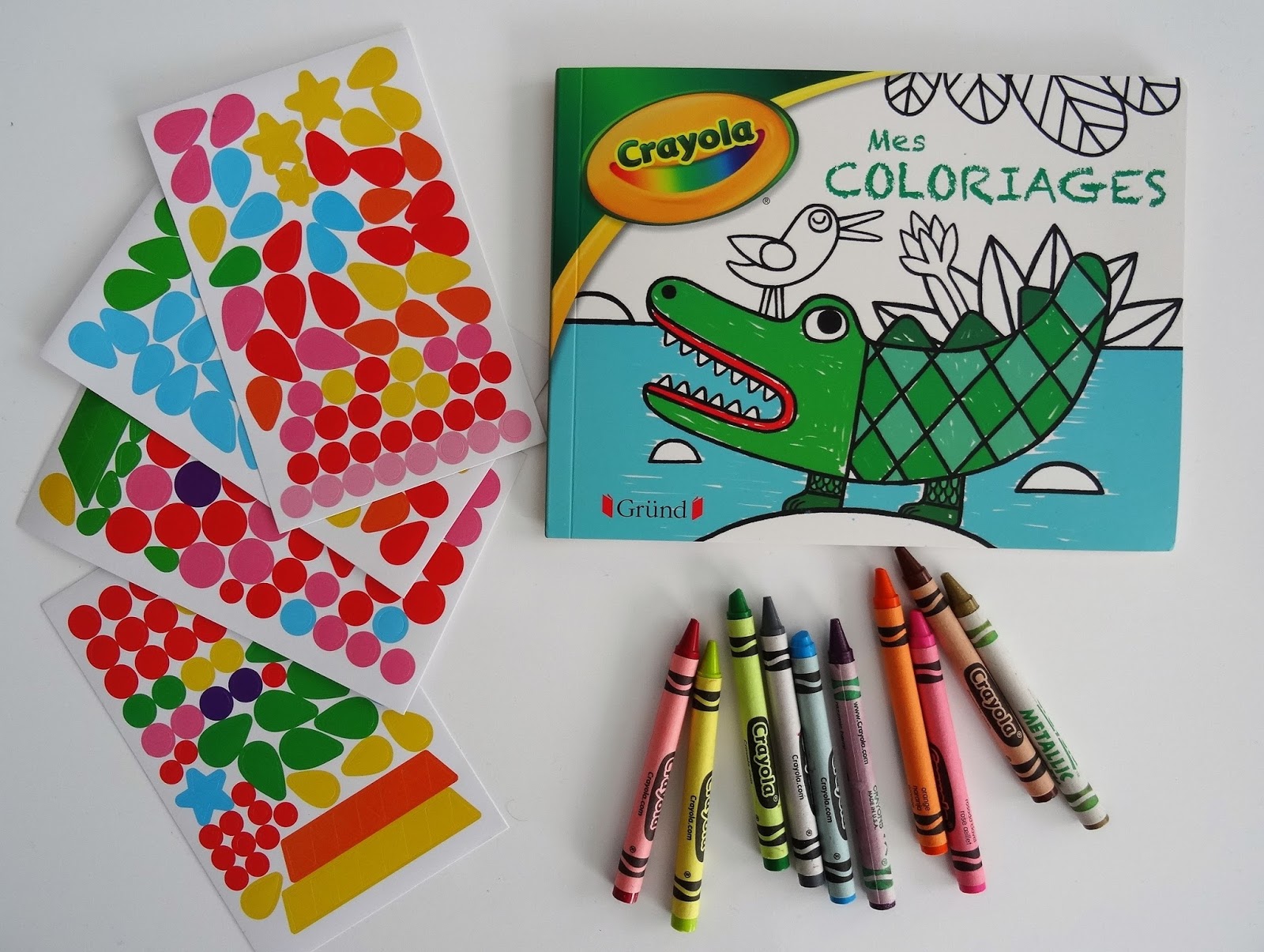 un petit livre de coloriages portant une trentaine d animaux adorables   colorier baleine castor chat tigre crocodile écureuil grenouille