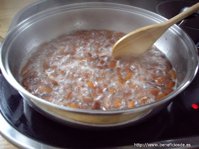 Preparacion almendras garrapiñadas