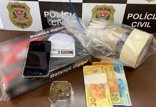 Policia Civil de Tupã prende individuo e aprende maconha,dinheiro e apetrechos de embalar a droga