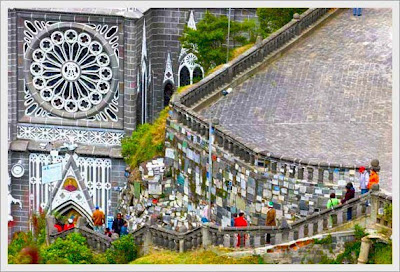 http://catolicoimpacto.blogspot.com/2013/09/basilica-de-las-lajas-externa.html