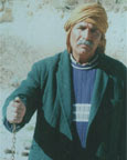 الشيخ الحملاوي يستطيع معرفة أماكن المياه الجوفية من خلال قطعة حديدية في كف يده