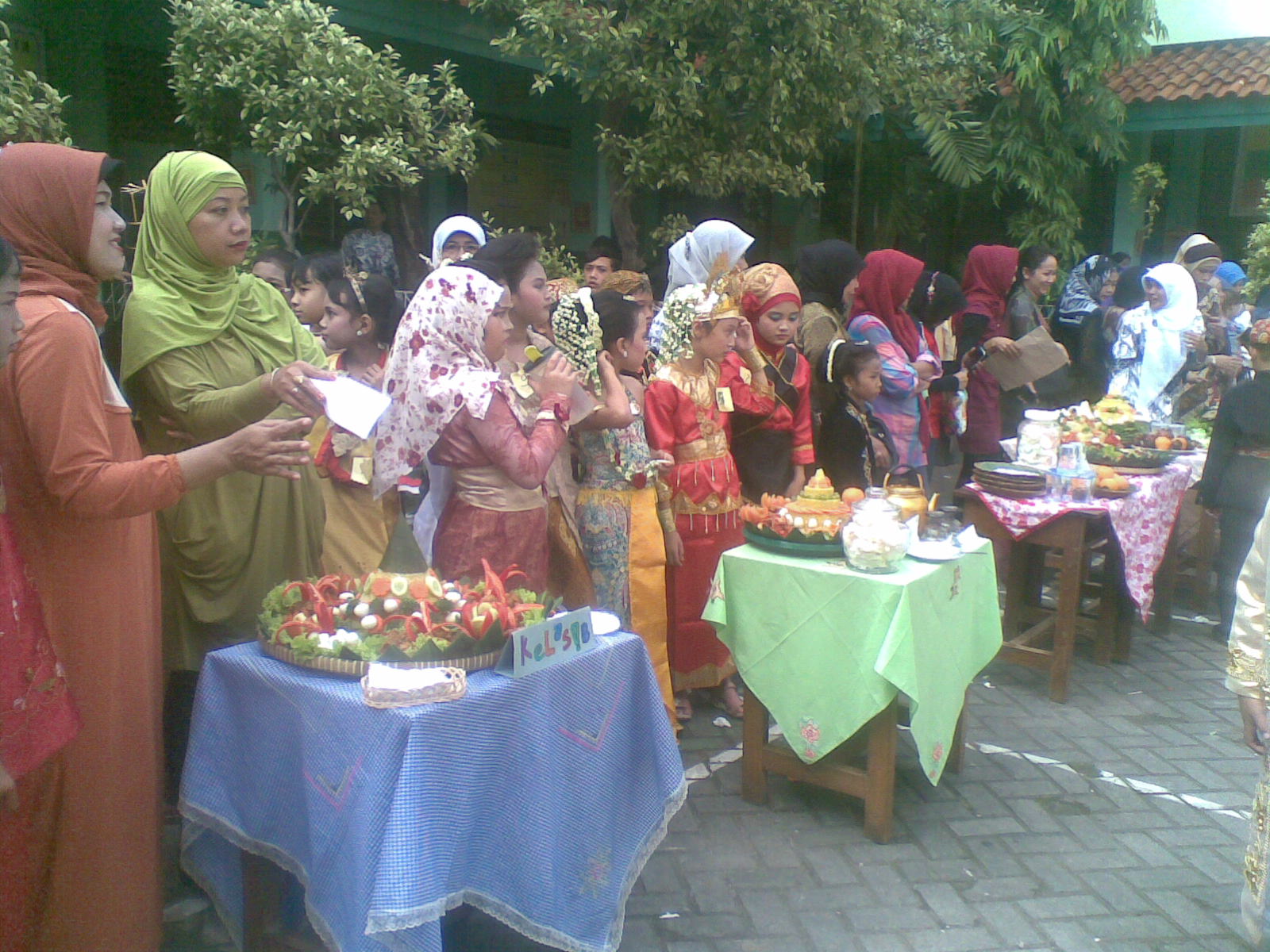 Dalam Rangka memperingati HUT Kartini SDN Sukabumi Selatan 05 Pagi mengadakan Karnaval dan Lomba membuat Nasi Tumpeng yang dilaksanakan pada hari Rabu