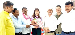 चक्रदूत प्रजापति समाज ने खुशबू प्रजापति को दी बधाई यूपी क्वीन खुशबू प्रजापति (Miss UP Queen Khushboo Prajapati) खुशबू प्रजापति (Khushboo Prajapati)