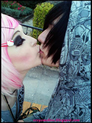 emo kiss