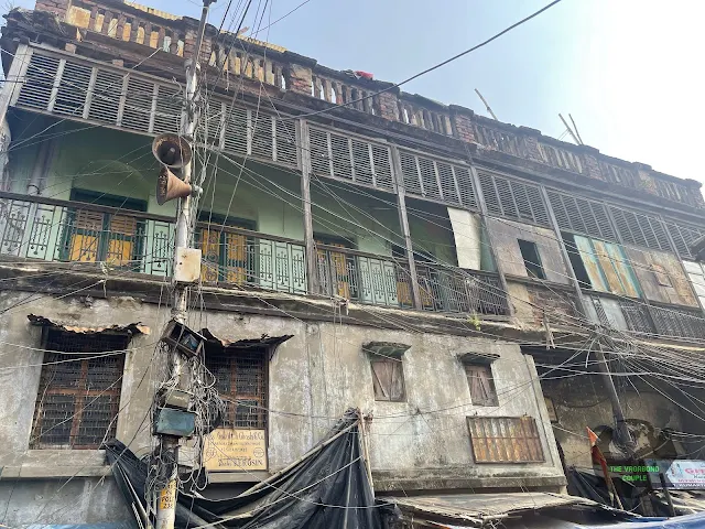 Building at intersection of Kumartuli Street and Gopeshwar Pal Street