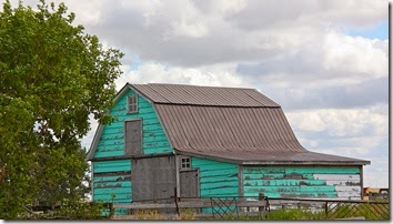 turquiose barn