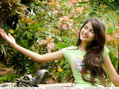 Sajal Ali HD Wallpapers