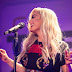 Bebe Rexha faz show acústico para The Qube em Amsterdã