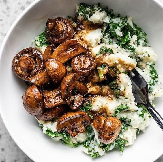 BALSAMIC ROASTED MUSHROOMS WITH HERBY KALE MASHED POTATOES