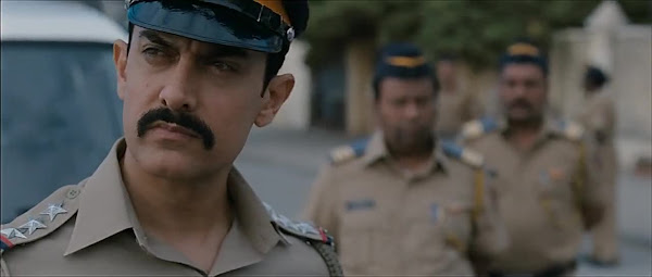 Screen Shot Of Hindi Movie Talaash (2012) Download And Watch Online Free at worldfree4u.com