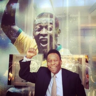 Pelé apresenta melhora, mas segue internado em UTI