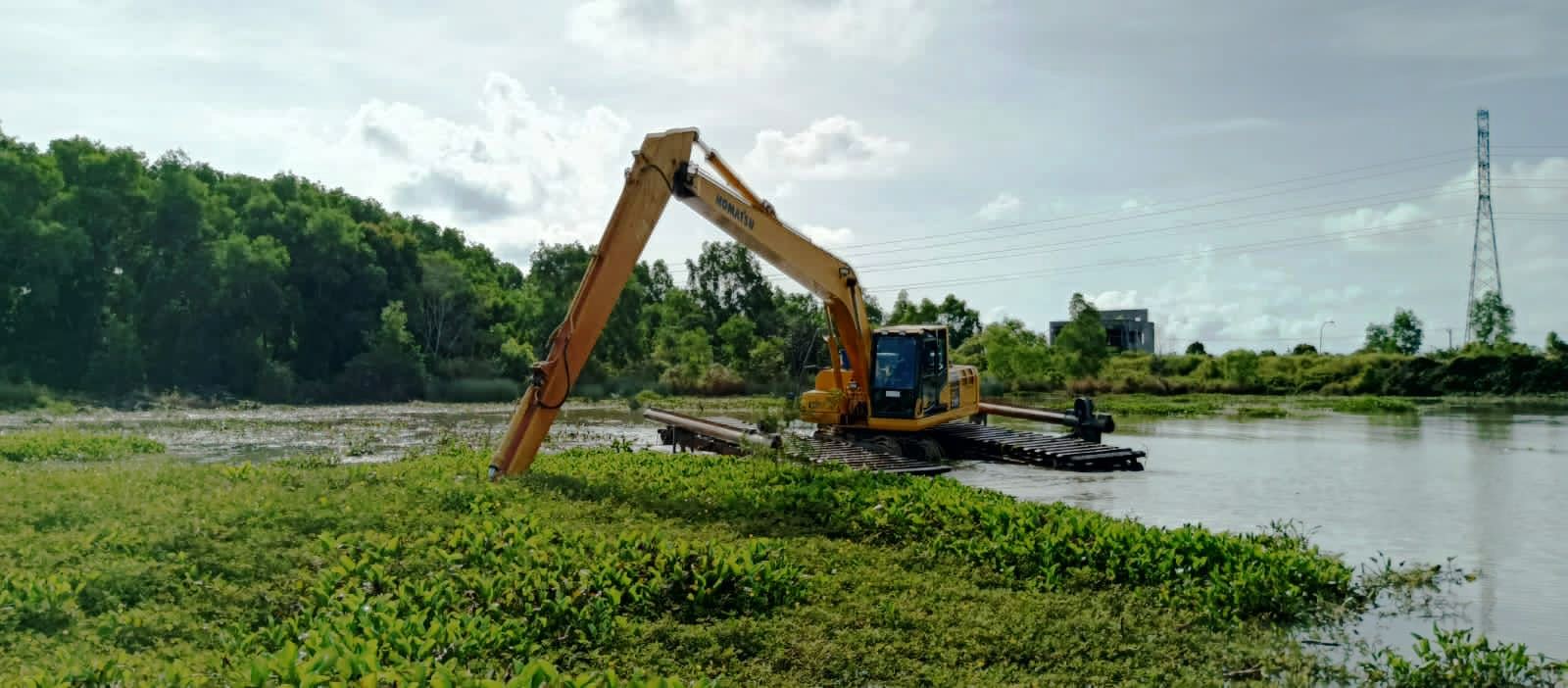 Pembersihan Eceng Gondok Terus Dilakukan Demi Ketersediaan Air