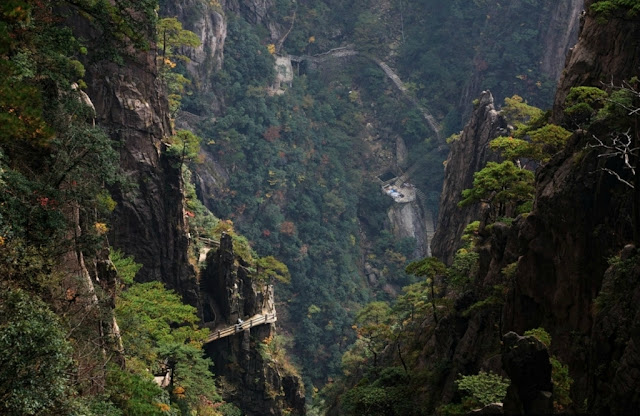 Resultado de imagem para Montanhas Huangshan