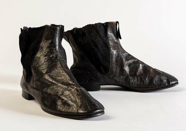 Από τα mules του 1690 μέχρι τα Dr. Martens και τα Manolo Blahnik: η μόδα στα παπούτσια!