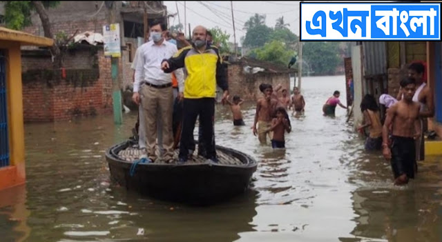 টানা বৃষ্টিতে জলের নিচে মালদহ, নৌকোয় শহর পরিদর্শনে প্রাক্তন মন্ত্রী কৃষ্ণেন্দুনারায়ণ চৌধুরী