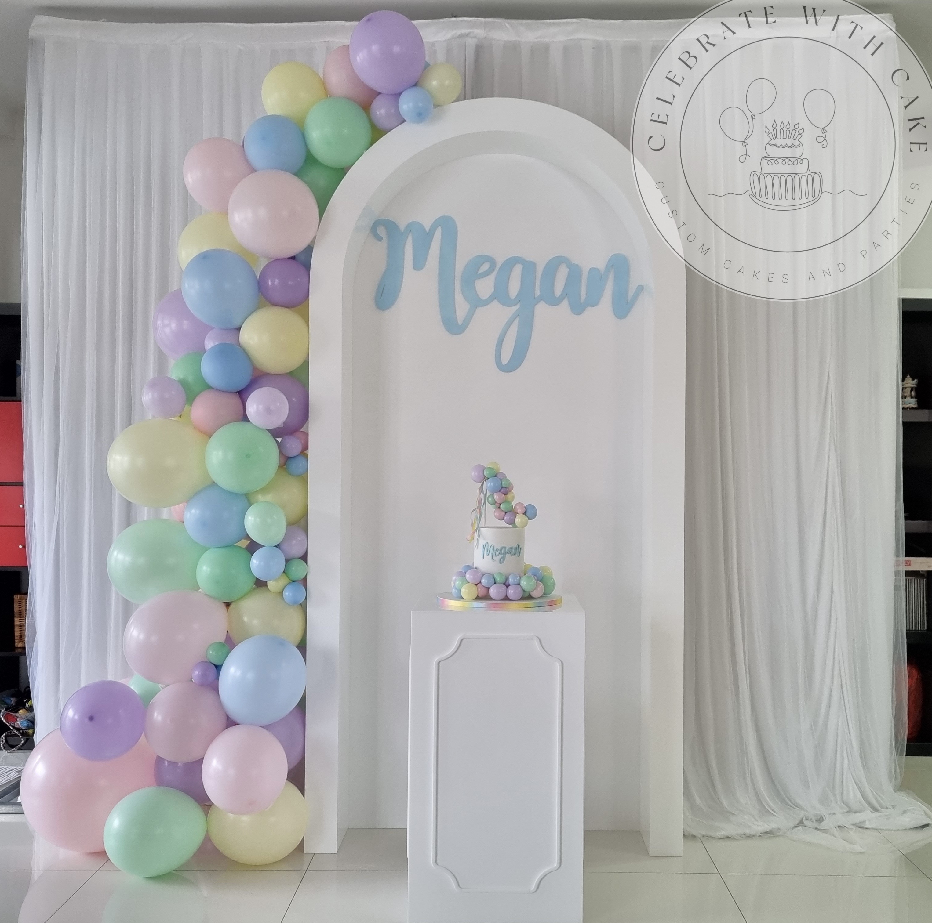 Cake/buffet table decor – Affordable Balloons
