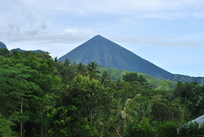  Gunung Inerie ialah salah satu objek wisata yang dimiliki oleh Pulau Flores Gunung Inerie, Piramid Alam dari Flores