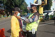 Sat Lantas Polres Soppeng Sosialisasi Ops Keselamatan Serta Gelar Bagi - Bagi Masker