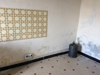 Removing old french tiles - Renovation project