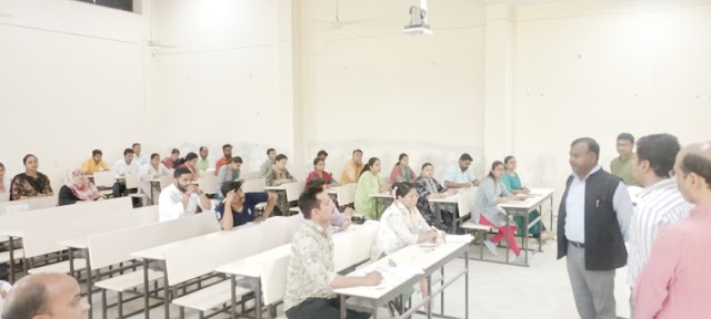 बलिया : जेएनसीयू में पीएच0-डी0 कोर्स वर्क परीक्षा का कुलपति ने किया औचक निरीक्षण