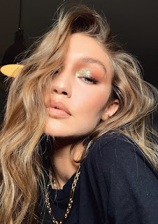 gigi hadid's picture for mobile screen