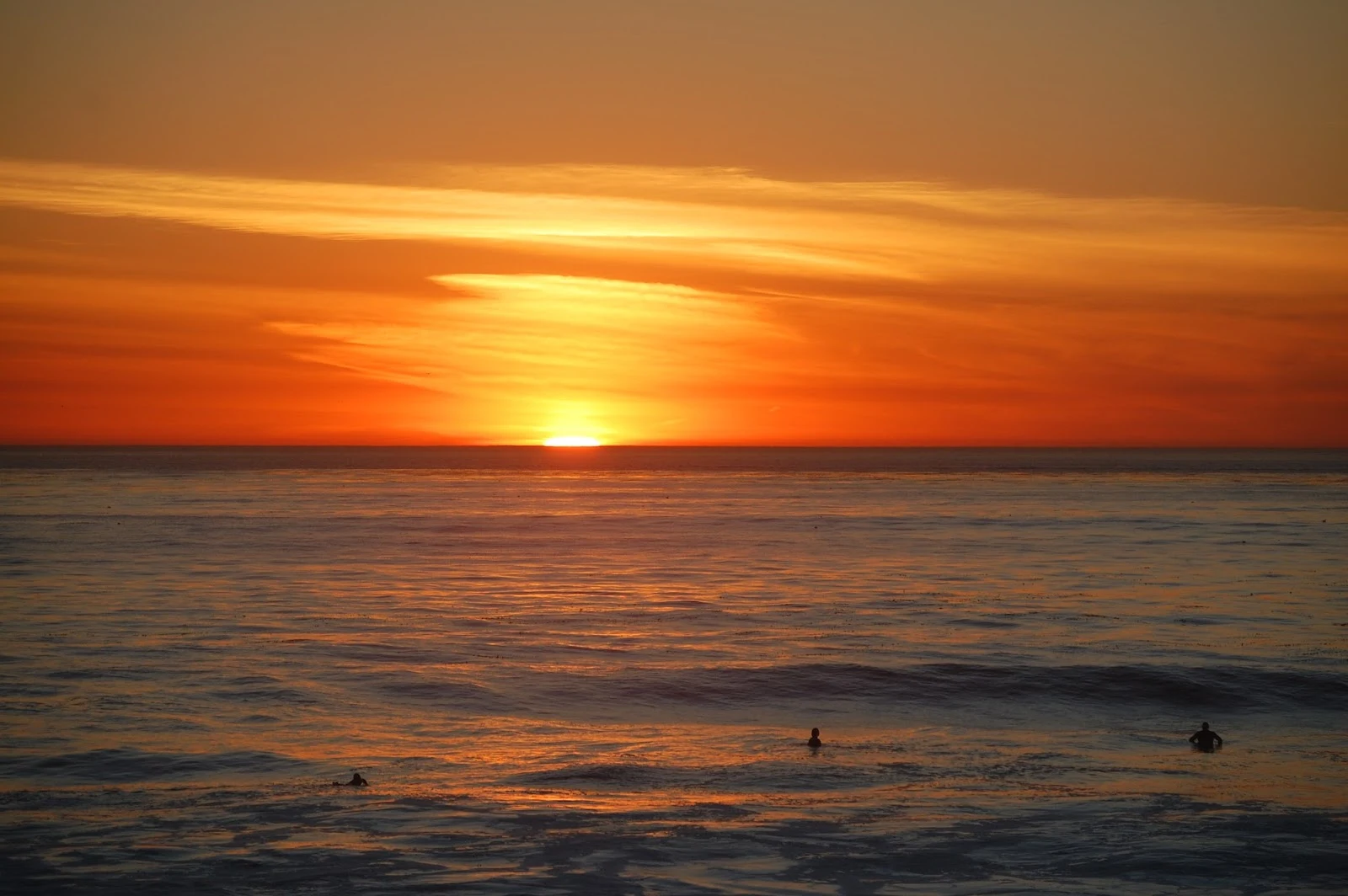 Surfers_Waiting_For_A_Wave.JPG