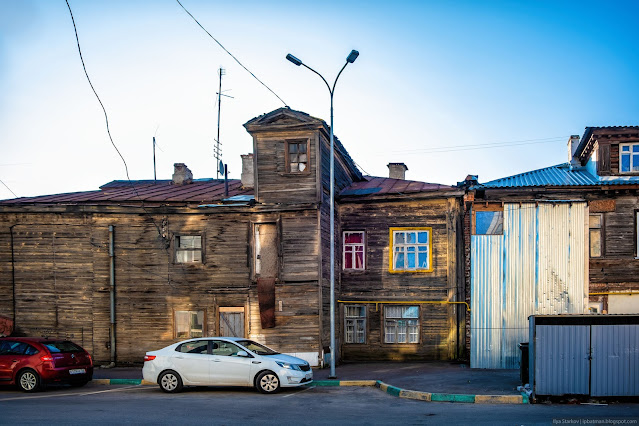 Старое ветхое деревянное здание