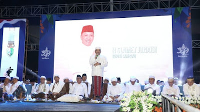 Peringati Hari Jadi ke 399, Puluhan Ribu Jemaah Bersholawat dan Istighosah Bersama di Alun-Alun Trunojoyo Sampang