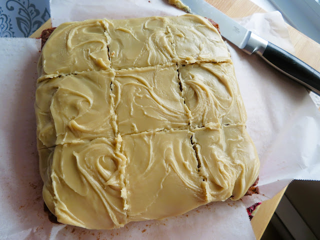 Applesauce Spice Cake