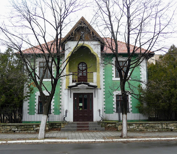 Белгород-Днестровский. Улица Михайловская. Особняк Орбана. 1936 г. Памятник архитектуры