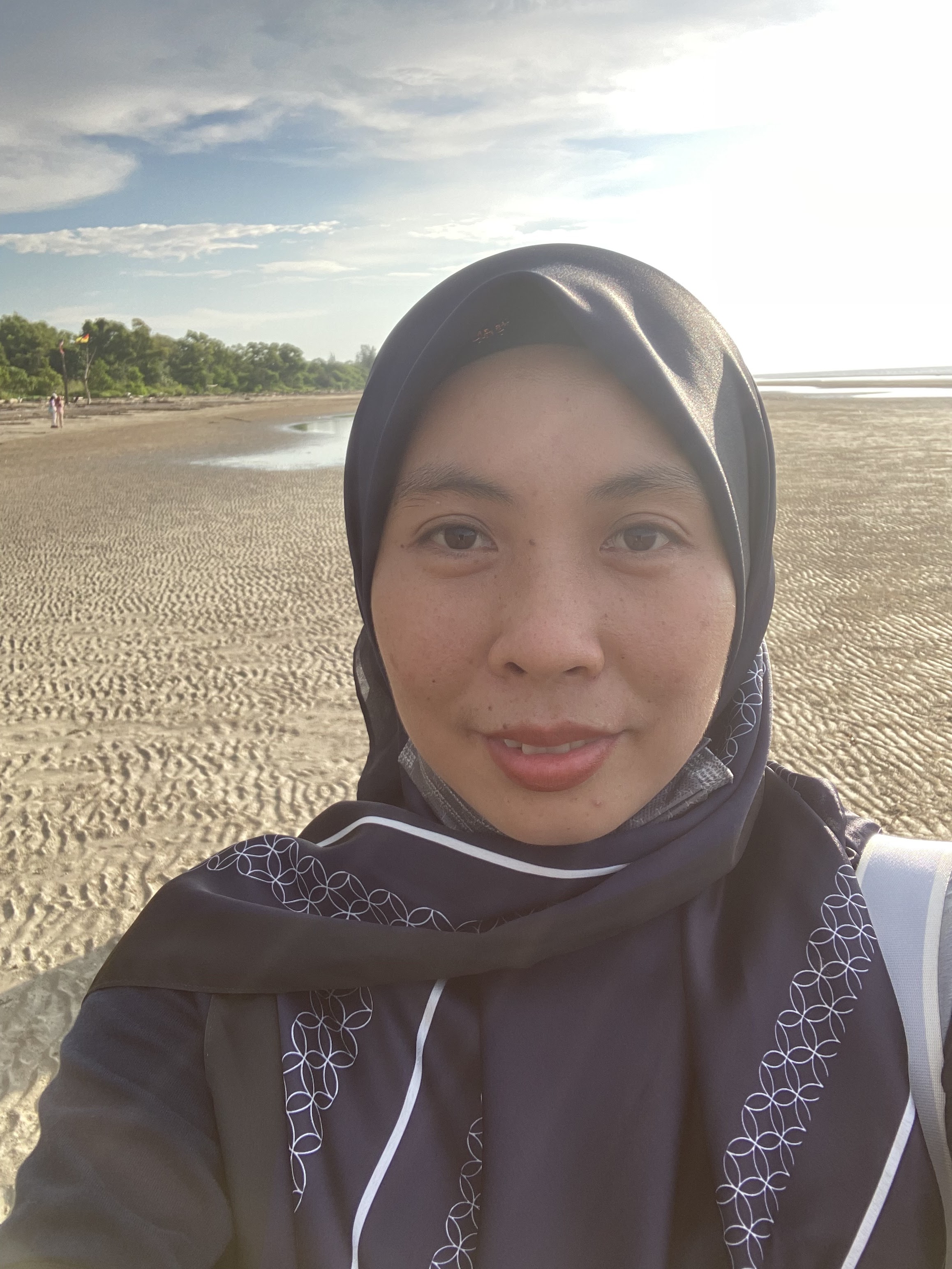 Jalan Santai Petang di Pantai Kala Dana Mukah