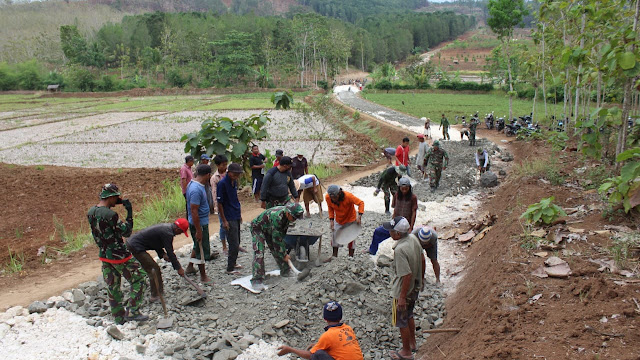 Akses Jalan Di Dusun Sindeh Akan Meningkatkan Perekonomian Warga